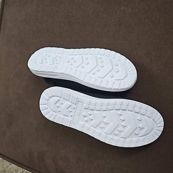 Women Leopard Pattern Casual Shoes - Picture 4 of 9